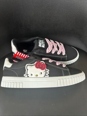 NWT 🆕 Women’s Hello Kitty Black Sneakers with White Sole size 9